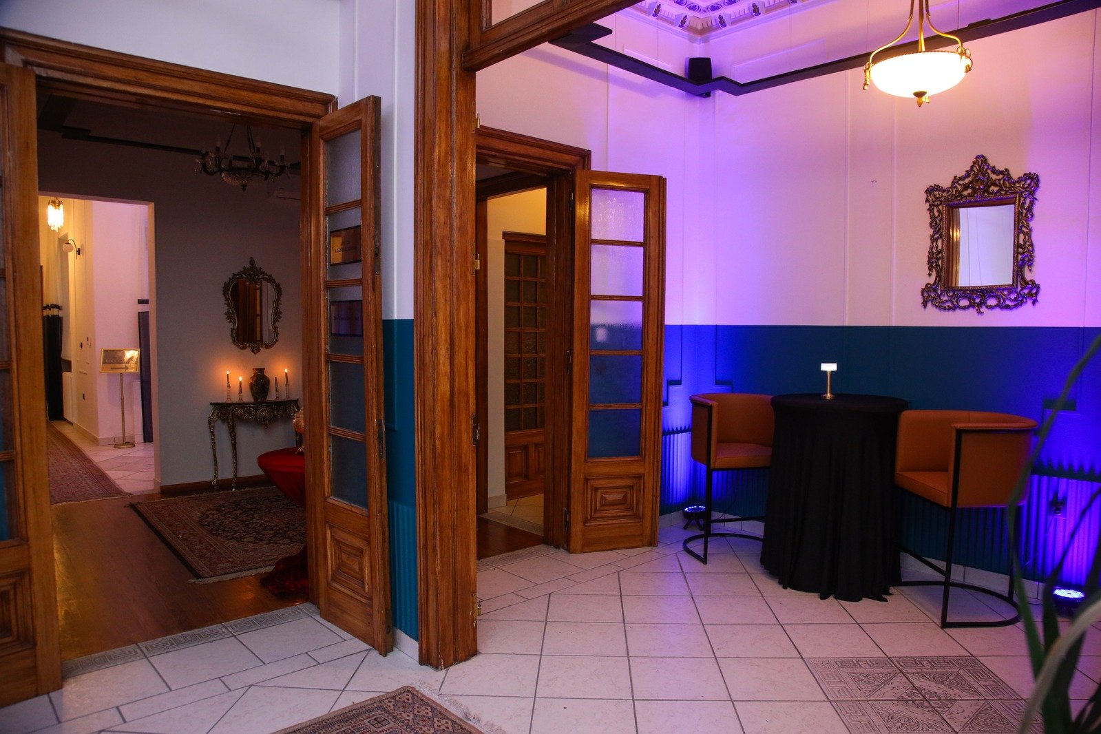 EXECUTIVE BAR (1)