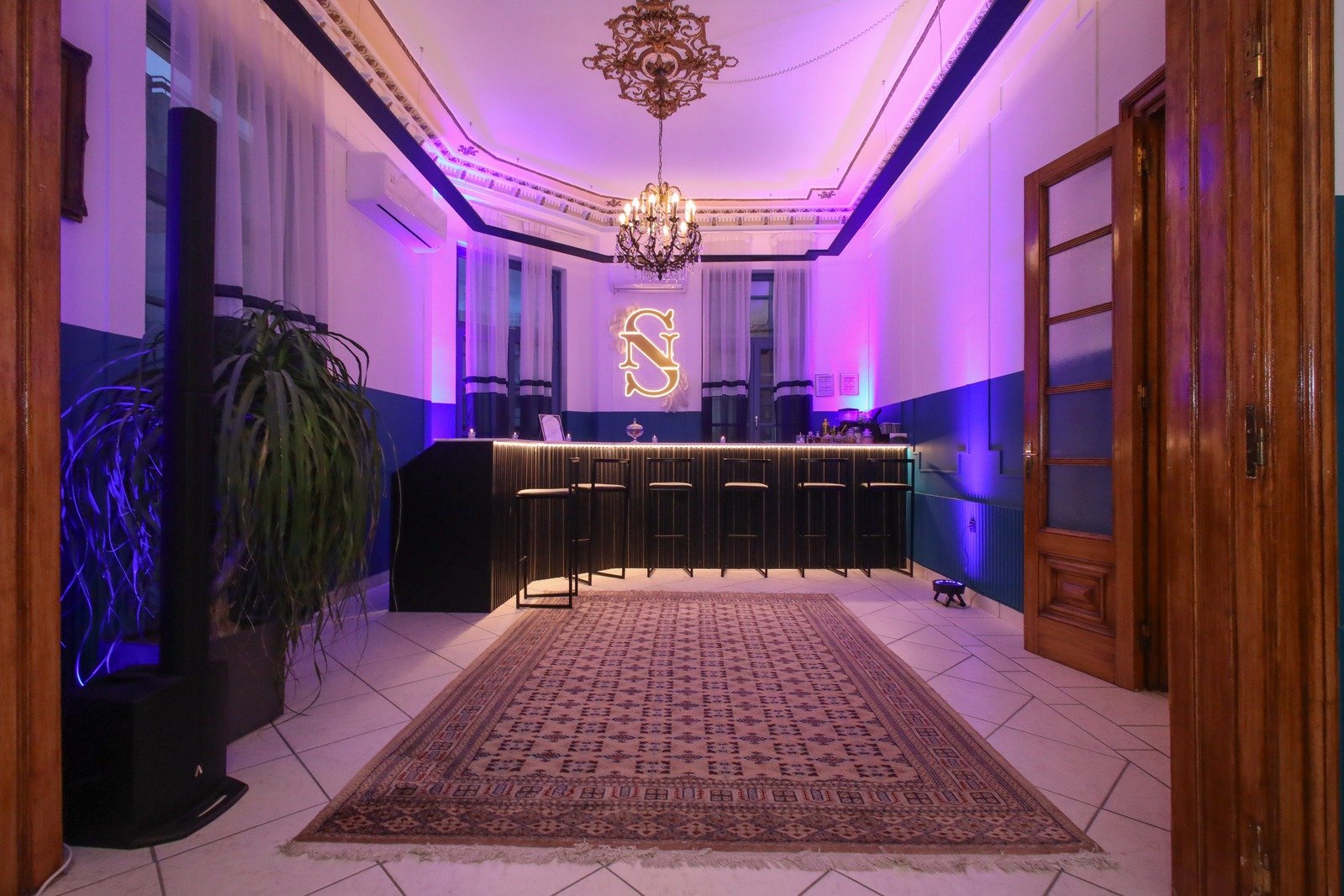 EXECUTIVE BAR (3)