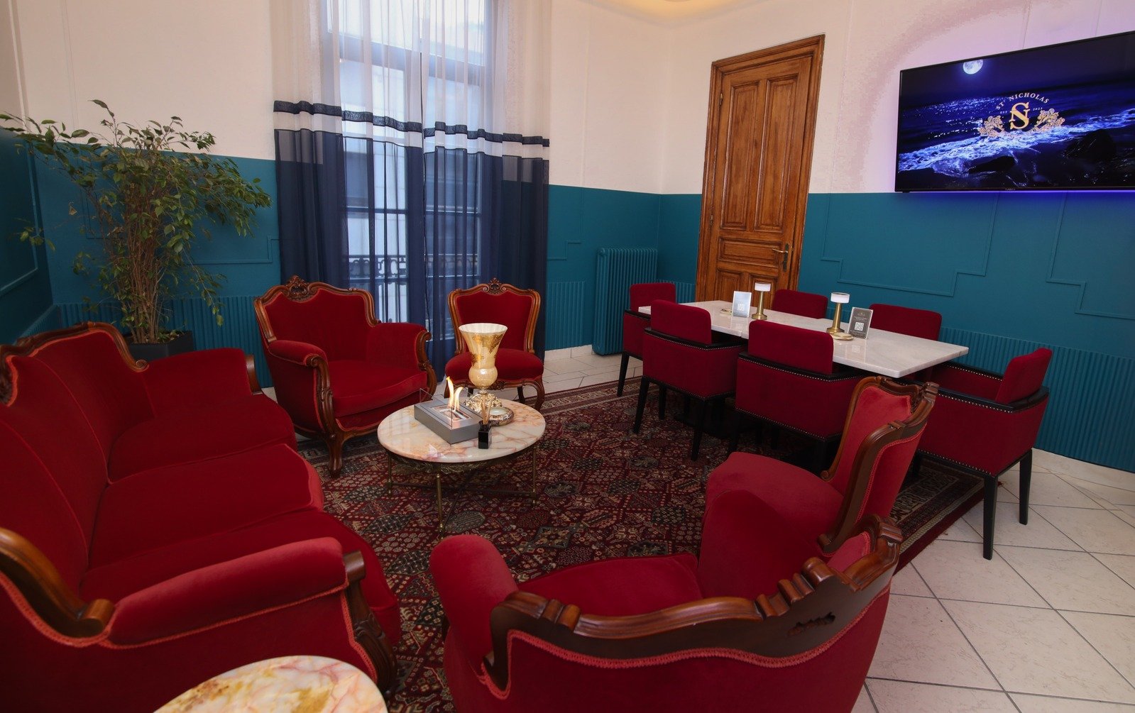THE SMOKING LOUNGE (2)